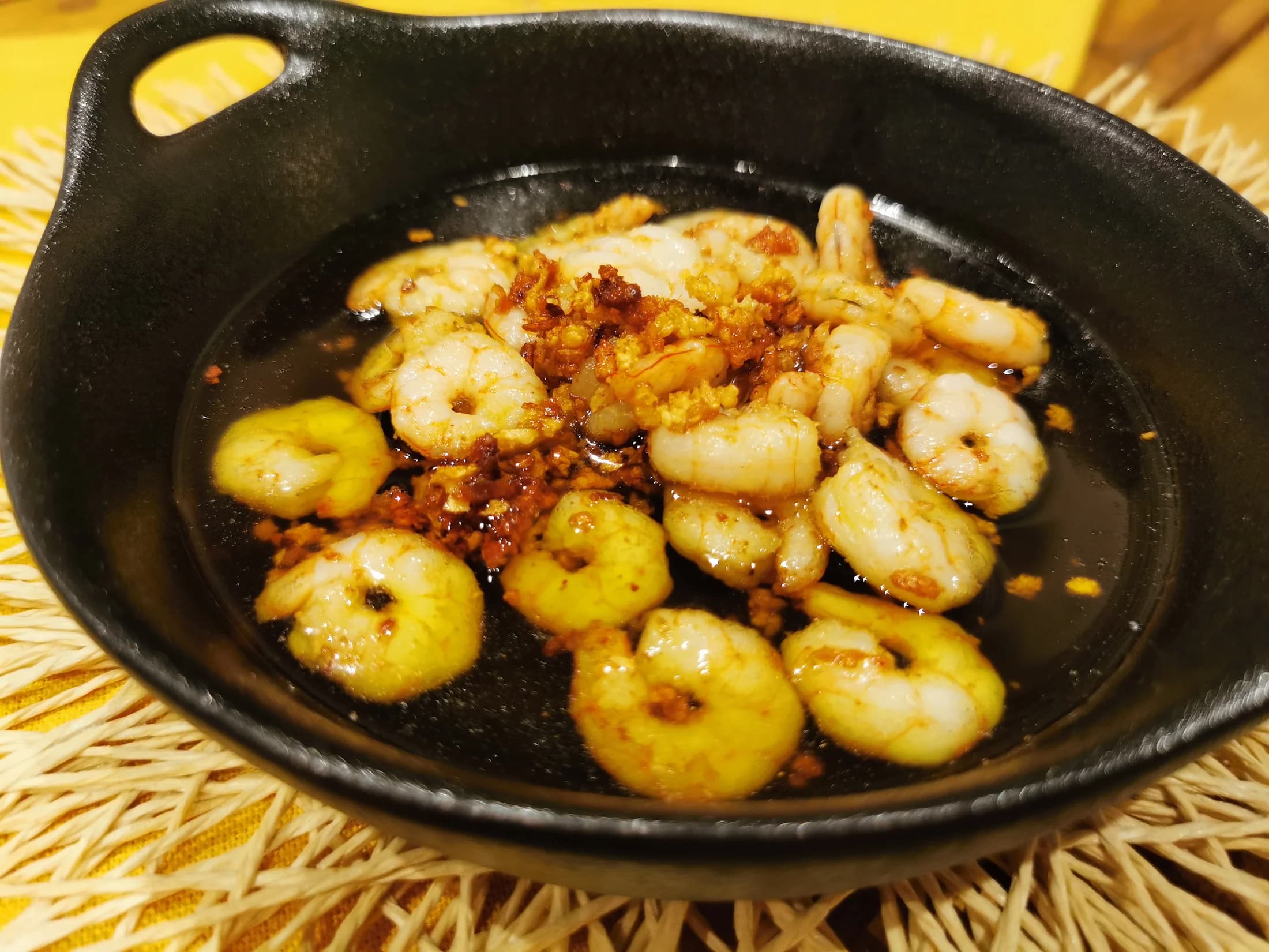 Crevettes à l’ail (Gambas al ajillo) : recette espagnole facile en 10 min