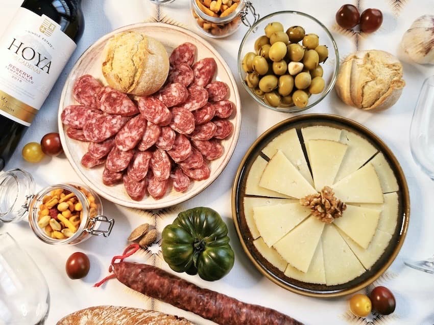 Comment préparer une planche de charcuterie ibérique parfaite ?