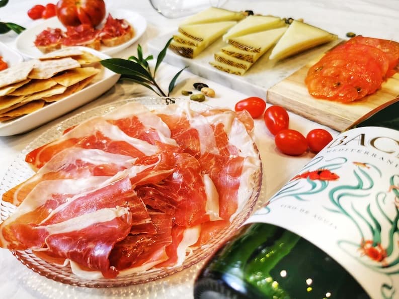 Jamón ibérico vs jamón serrano: diferencias y cuál elegir