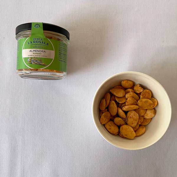 Amandes au romarin & huile d’olive : qu’est-ce que c’est et pourquoi c’est parfait à l’apéritif ?