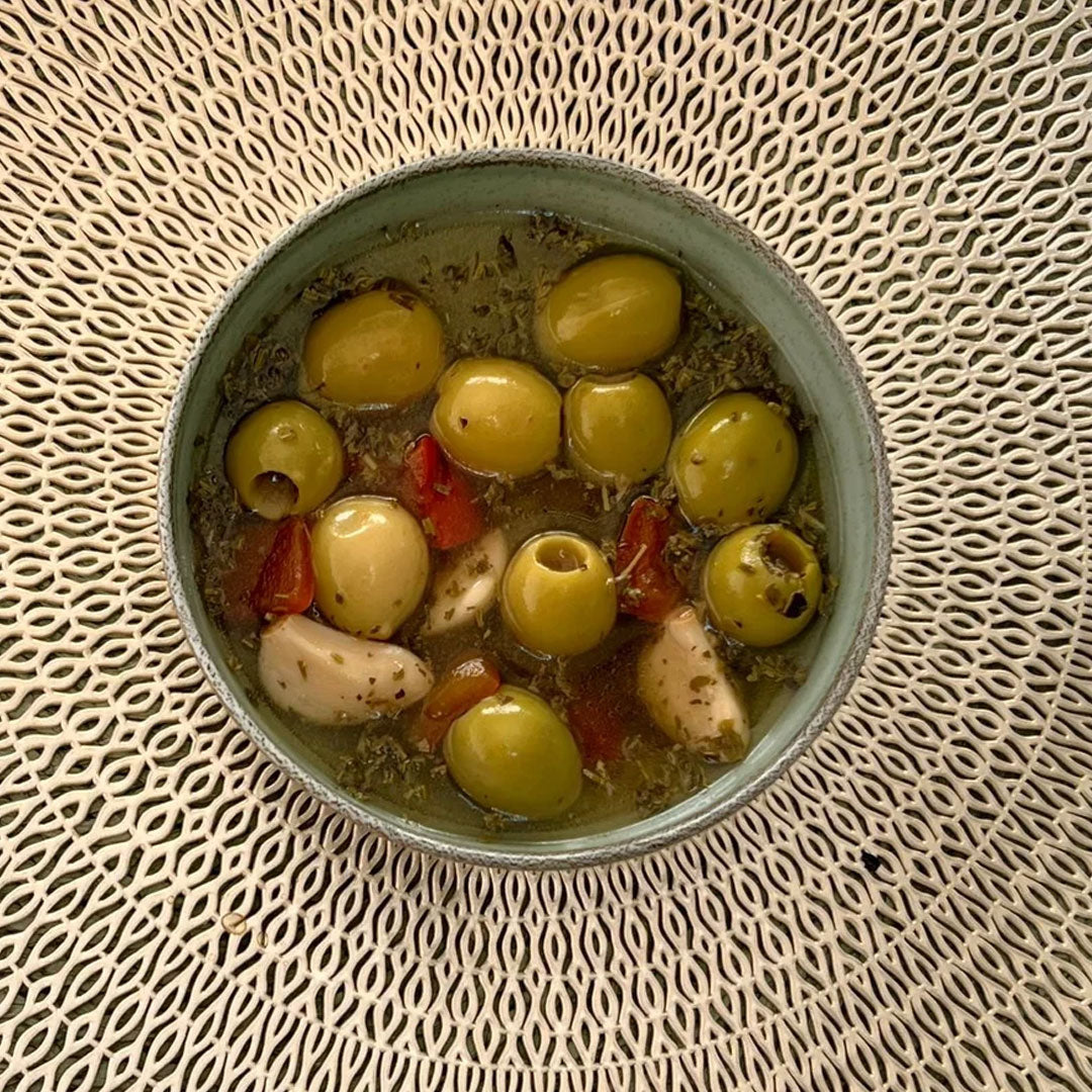 Aceitunas Gordal con aceite de oliva ahumado y finas hierbas